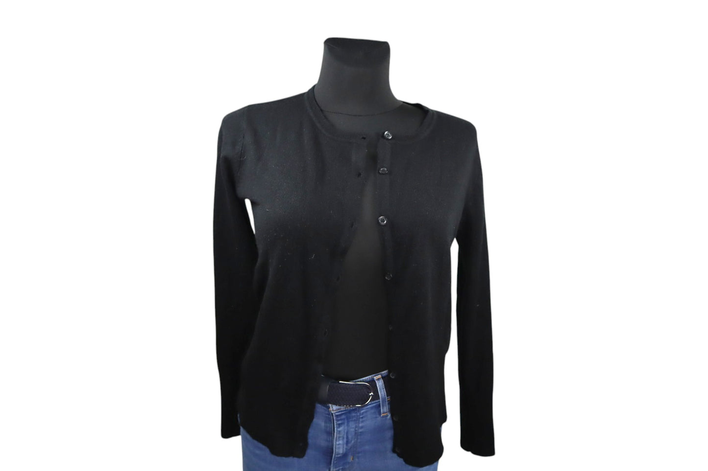 Černý zapínací svetřík