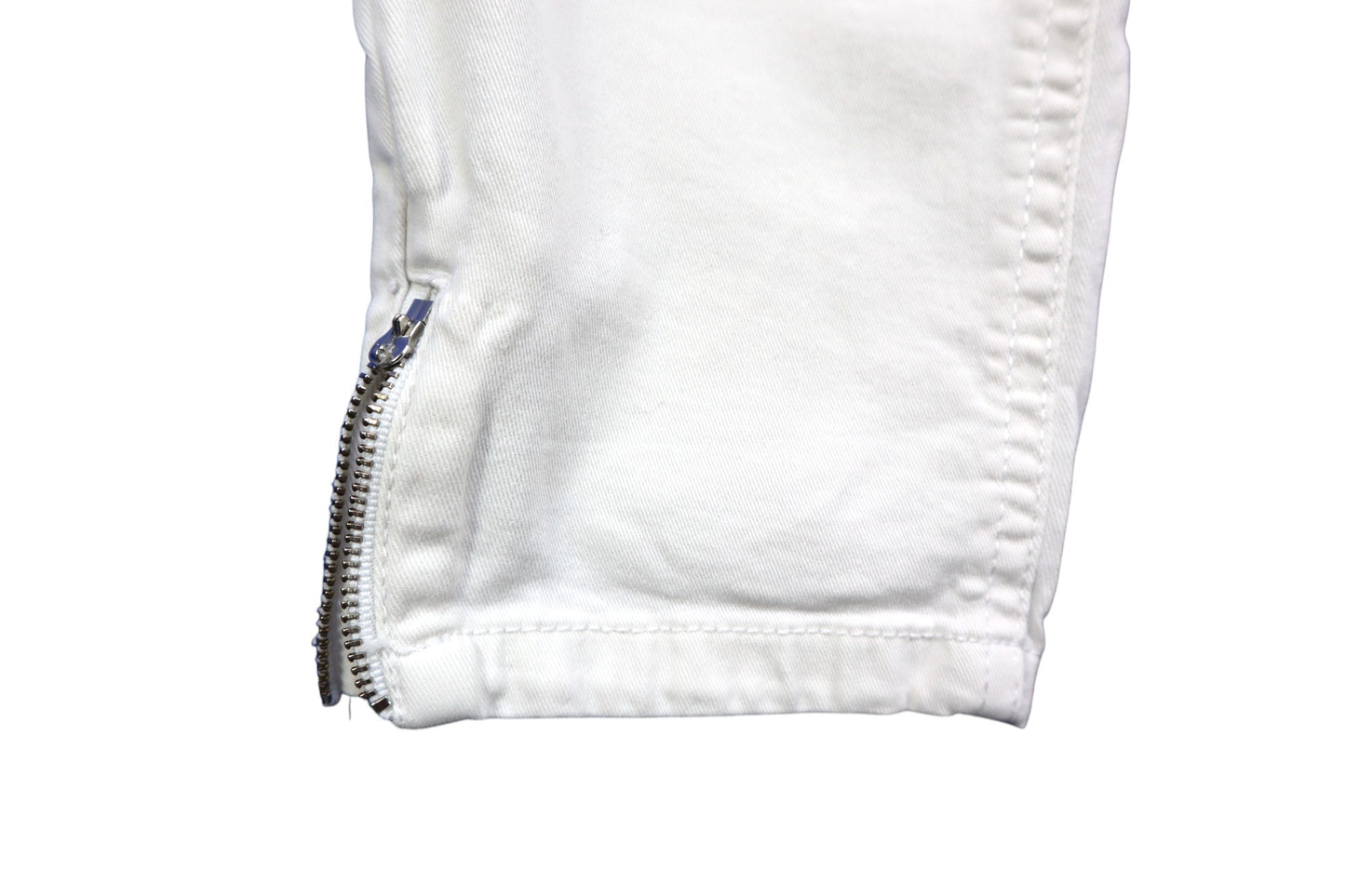 Bílé džíny se zipy