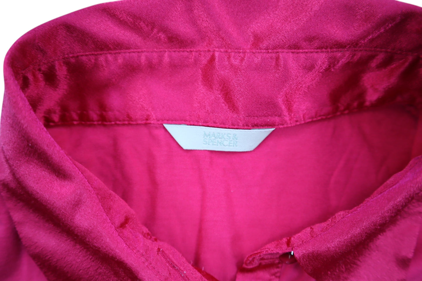 Fuchsiové tričko s límečkem