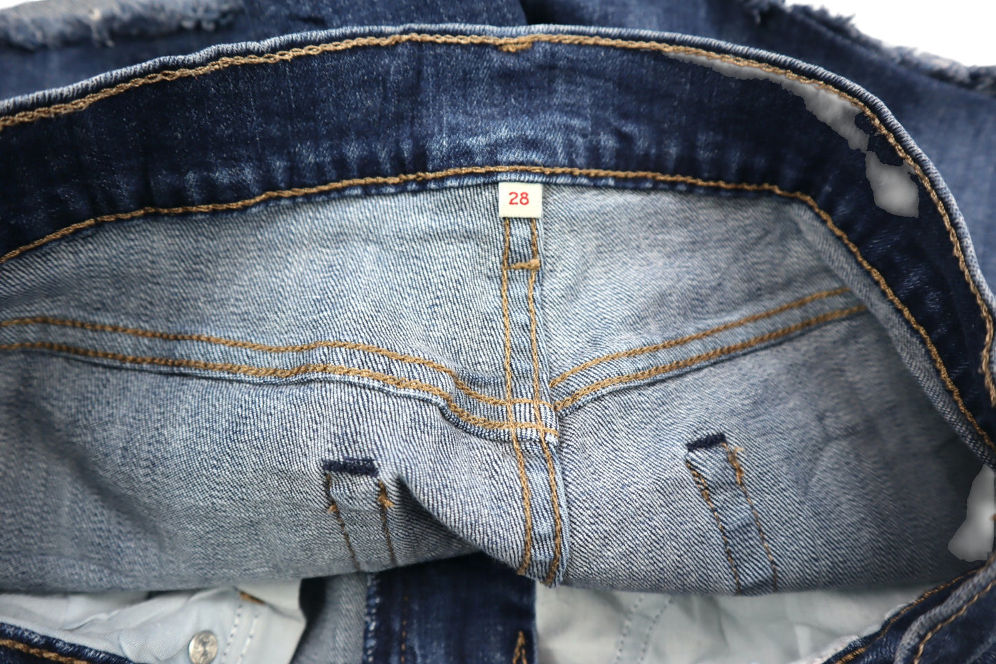 Kraťasy roztřepané nohavice