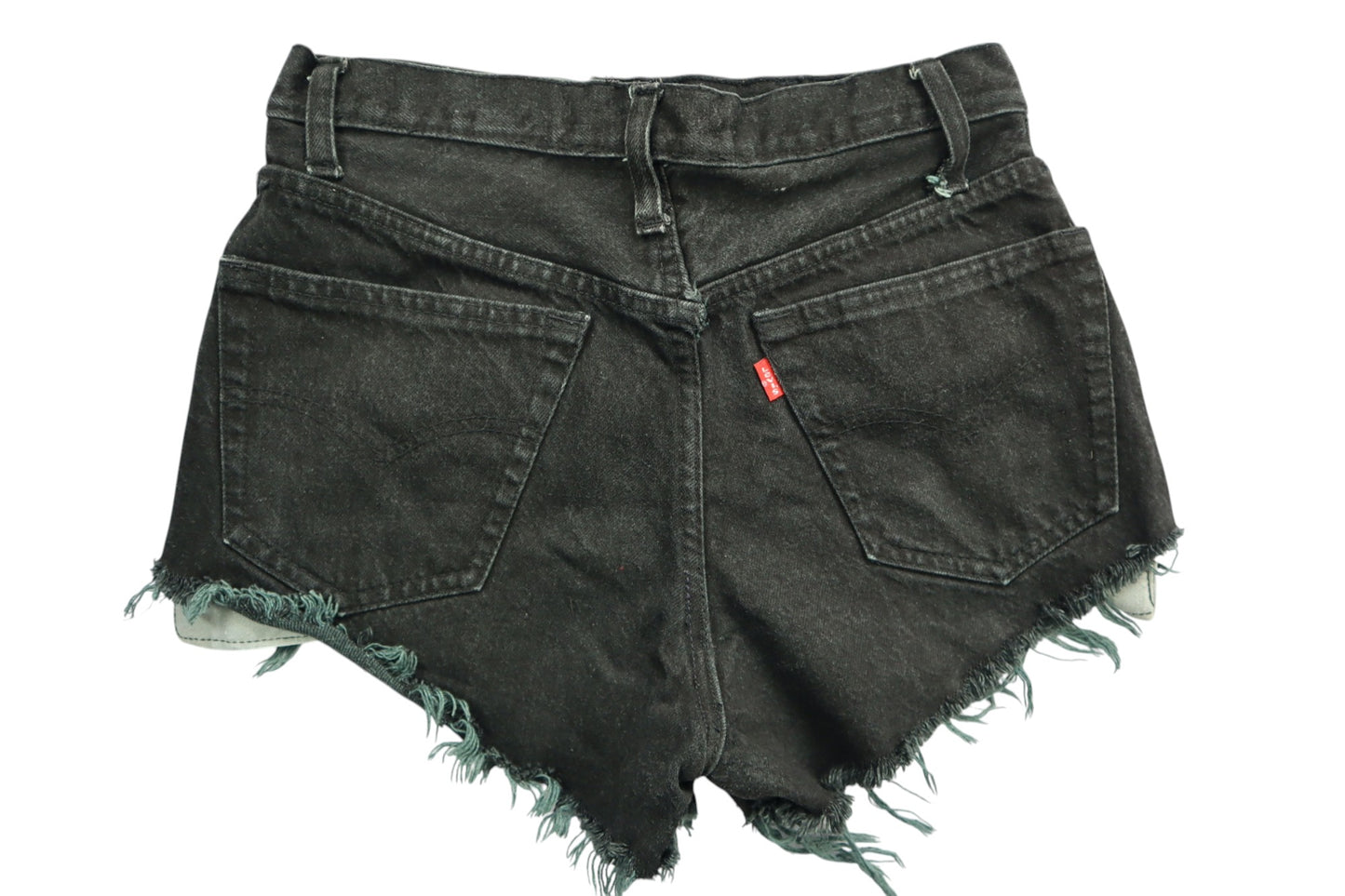 Černé roztřepané kraťasy