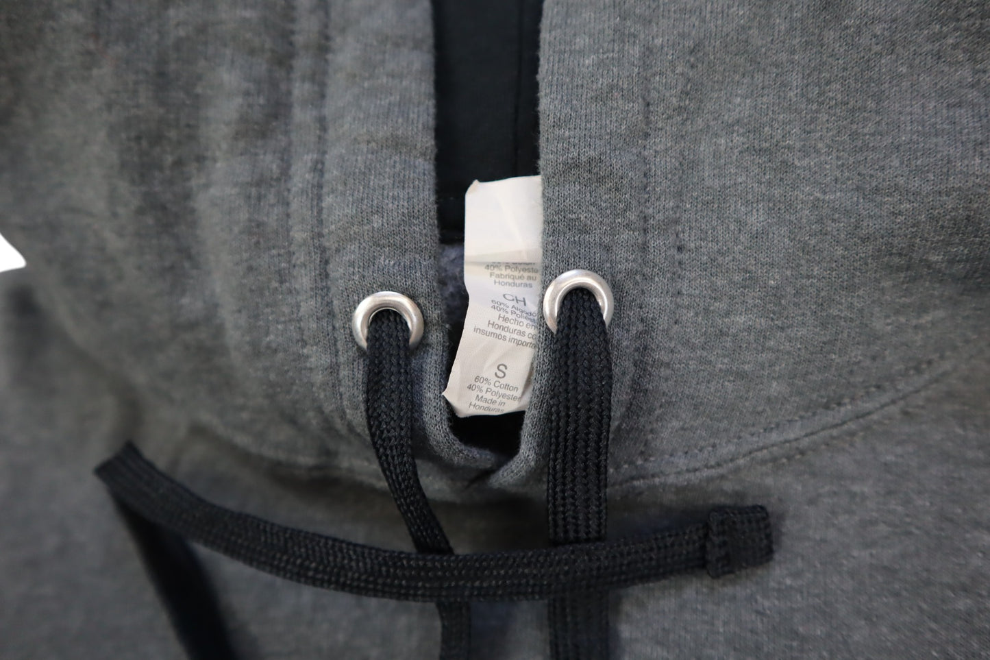 Šedá mikina s kapucí