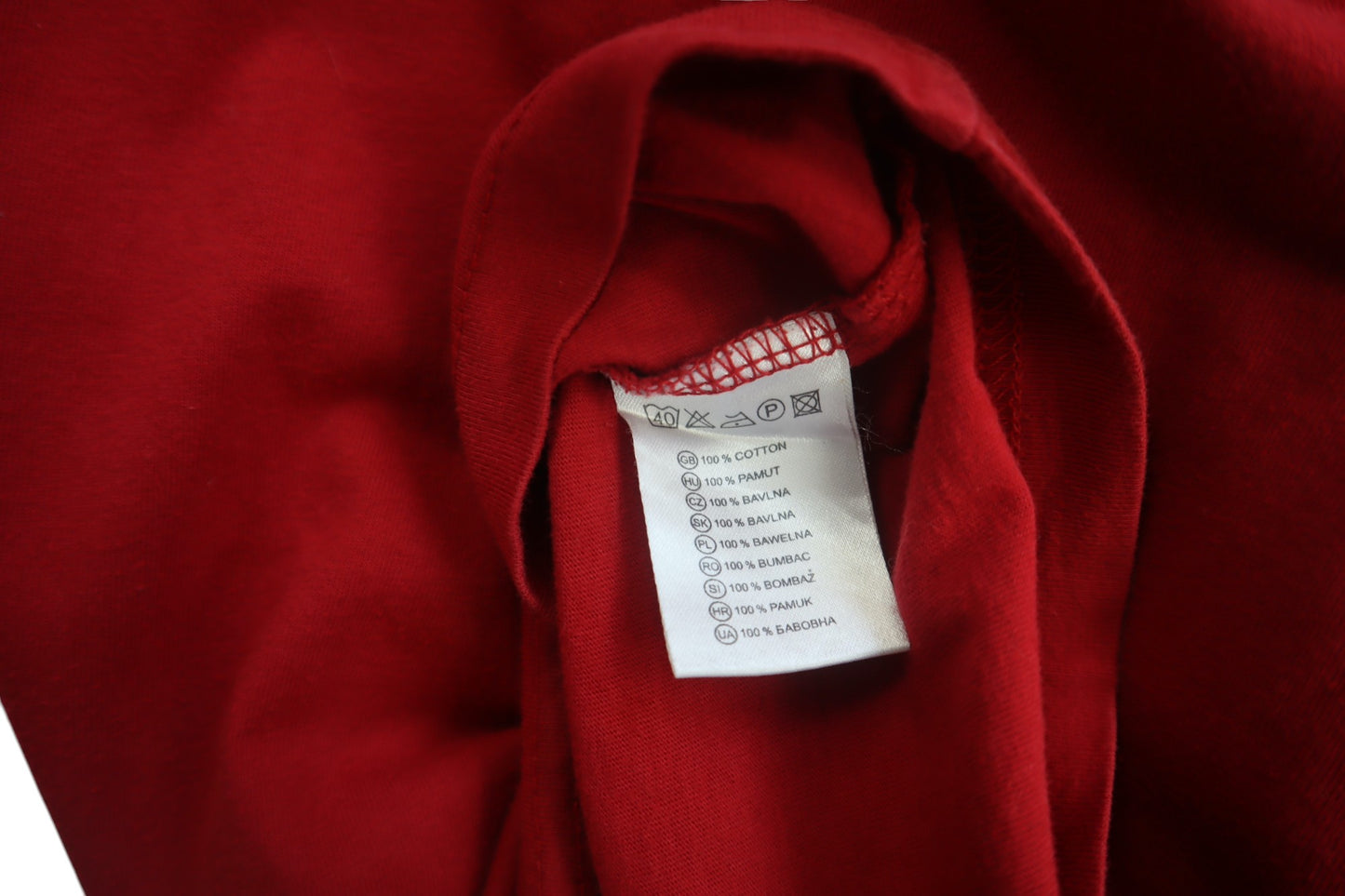 Červené bavlněné tričko