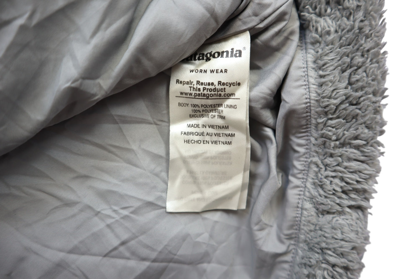 Šedá chlupatá mikina