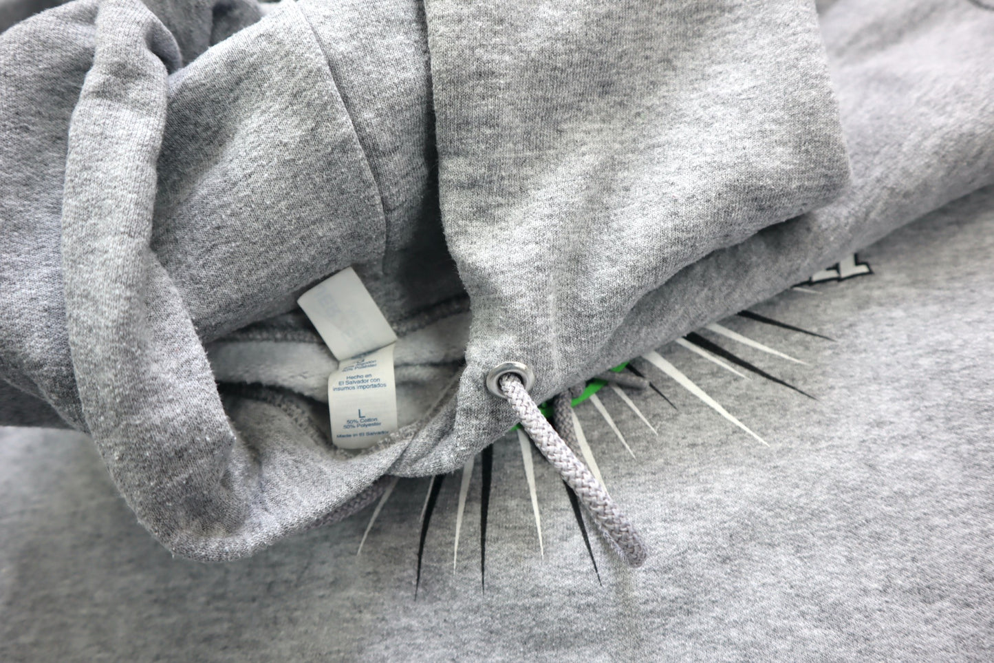 Světle šedá mikina