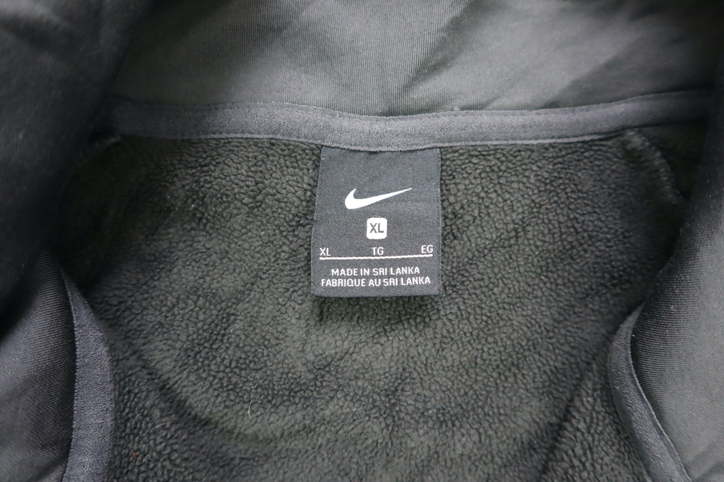 Černá mikina s výšivkou