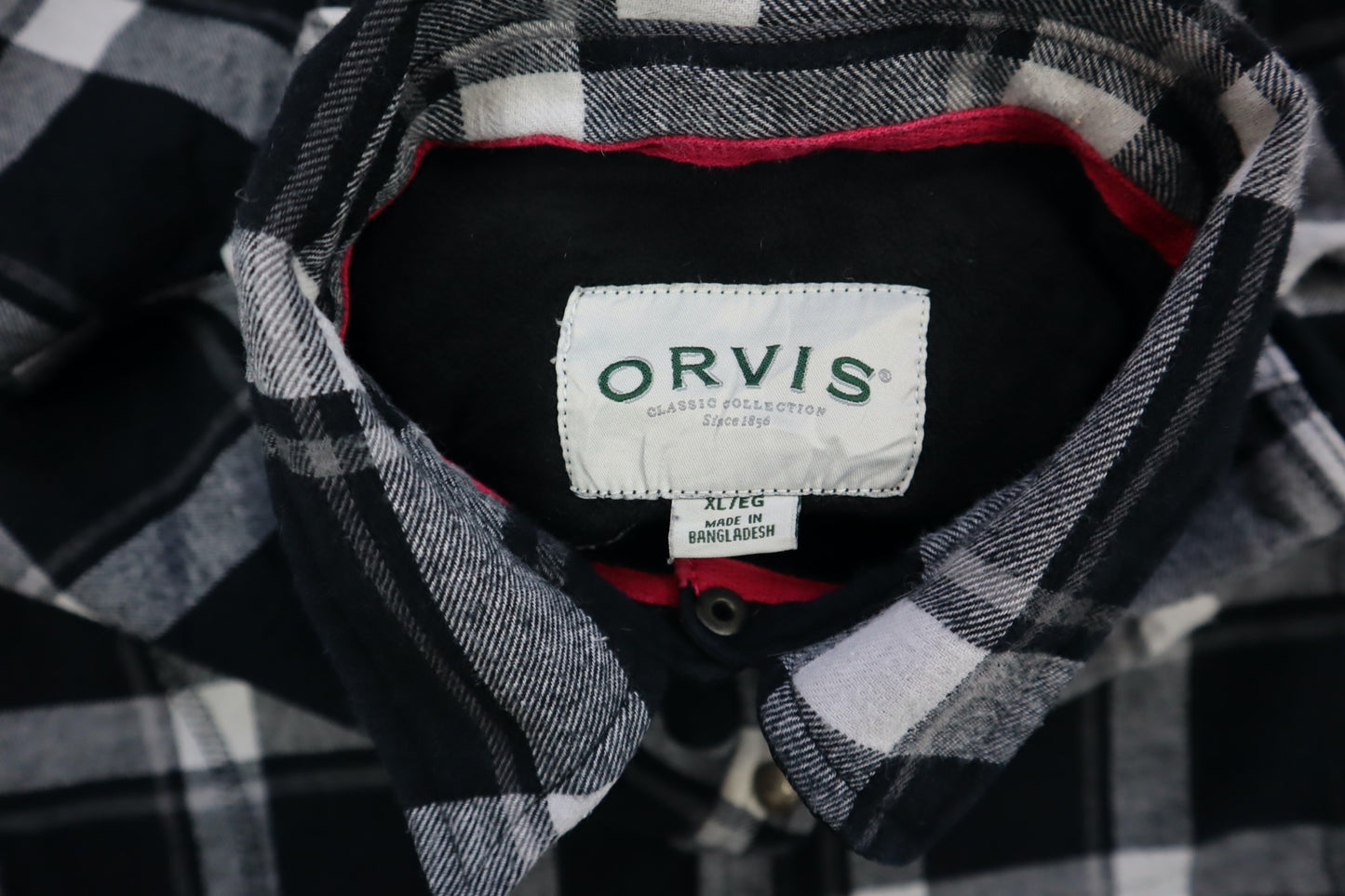 Černo-bílá košile