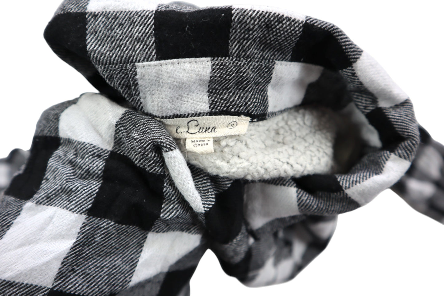 Černo-bílá košile