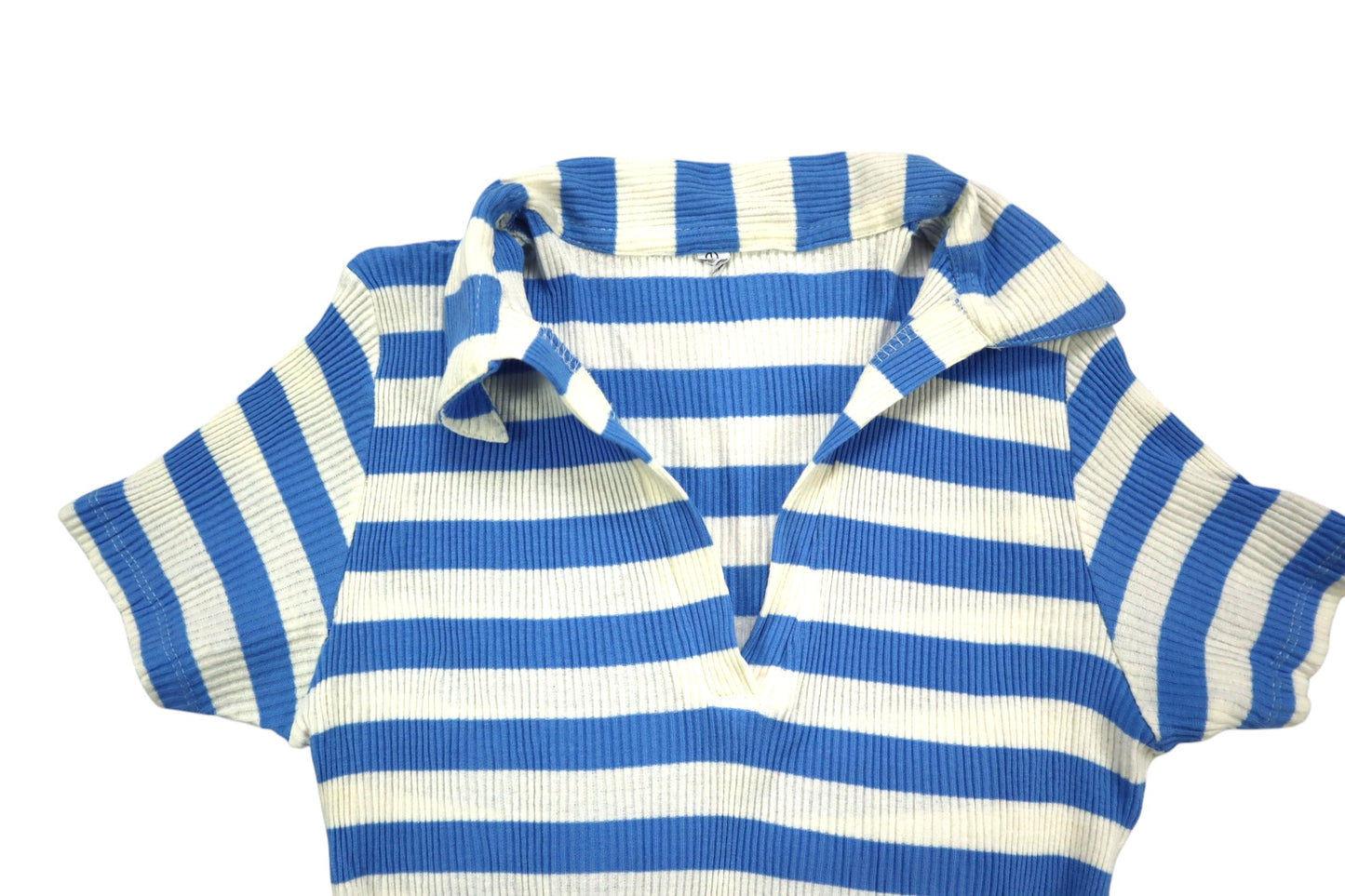 Přiléhavé tričko s límečkem