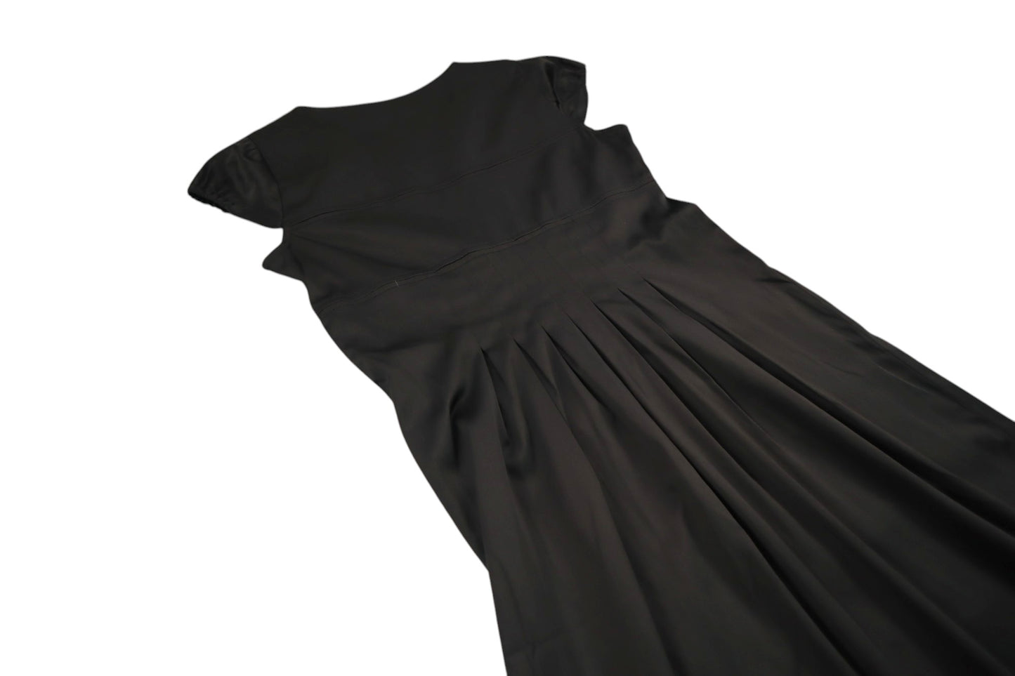 Černé lesklé šaty