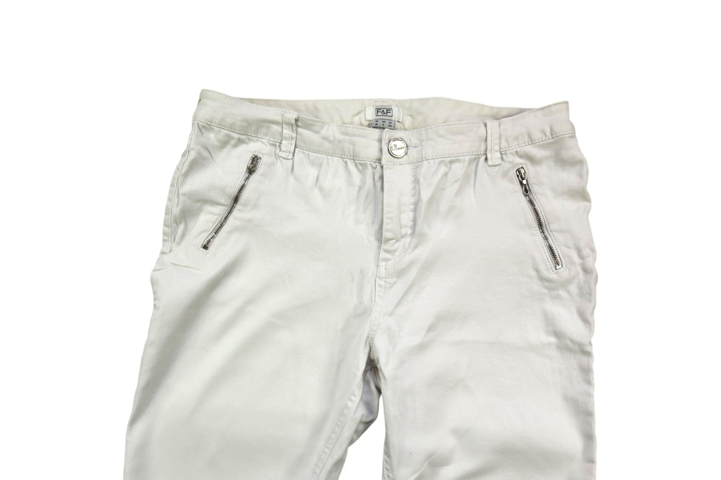 Bílé džíny se zipy