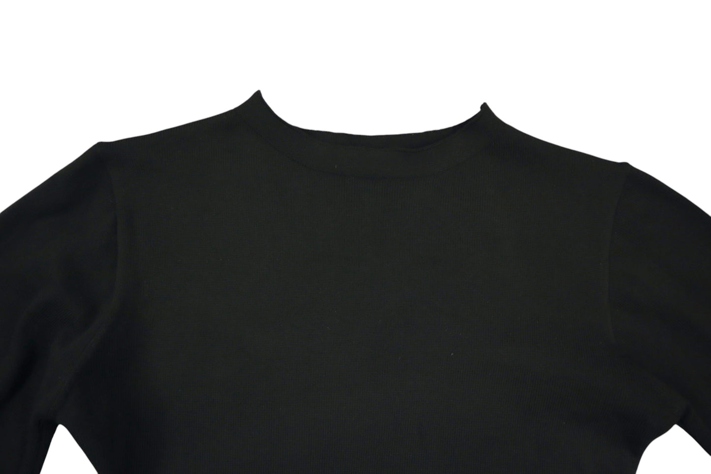 Černé šaty nad kolena