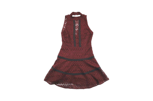 Rudé šaty bez rukávu