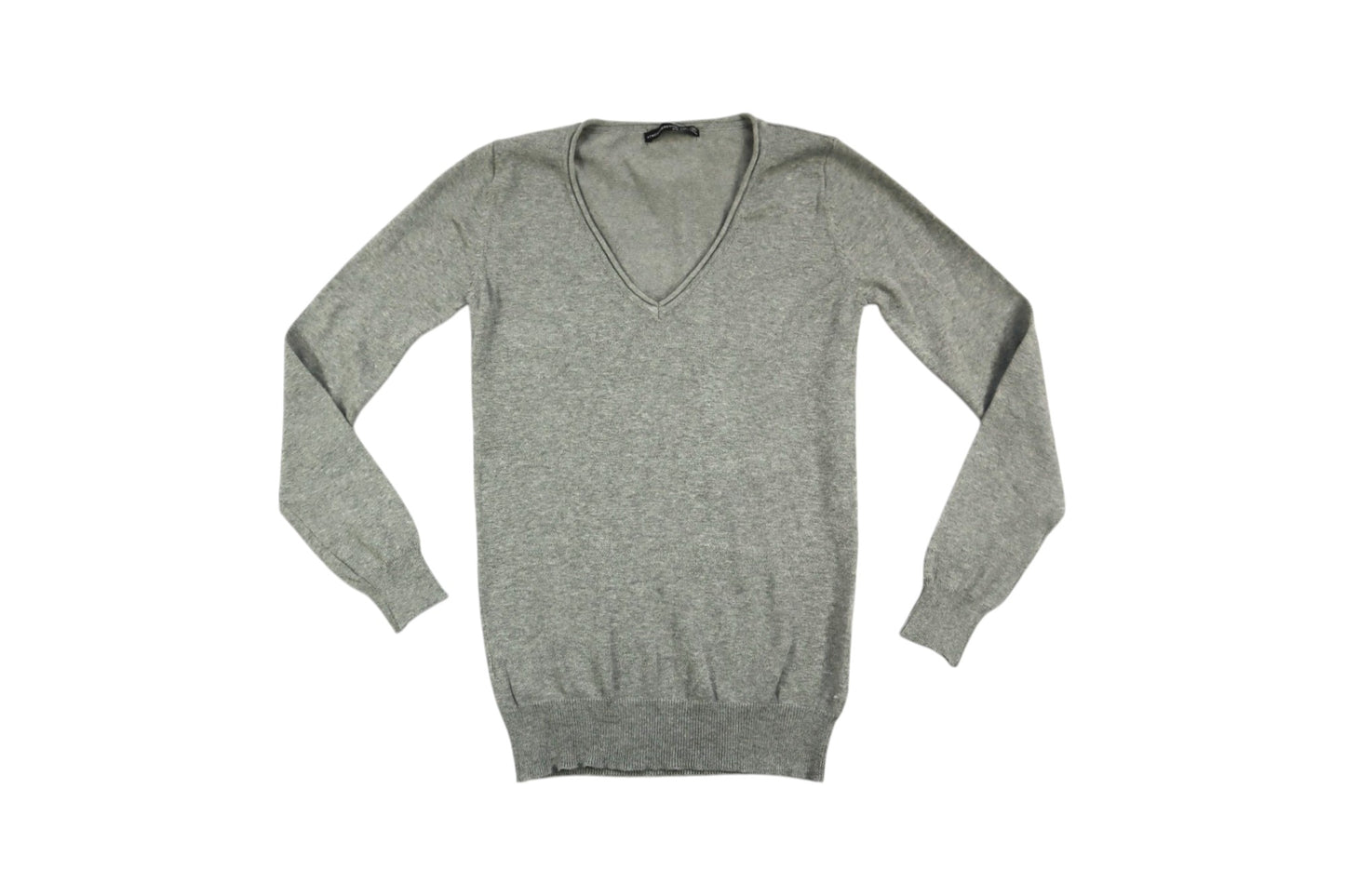 Šedý svetr do V