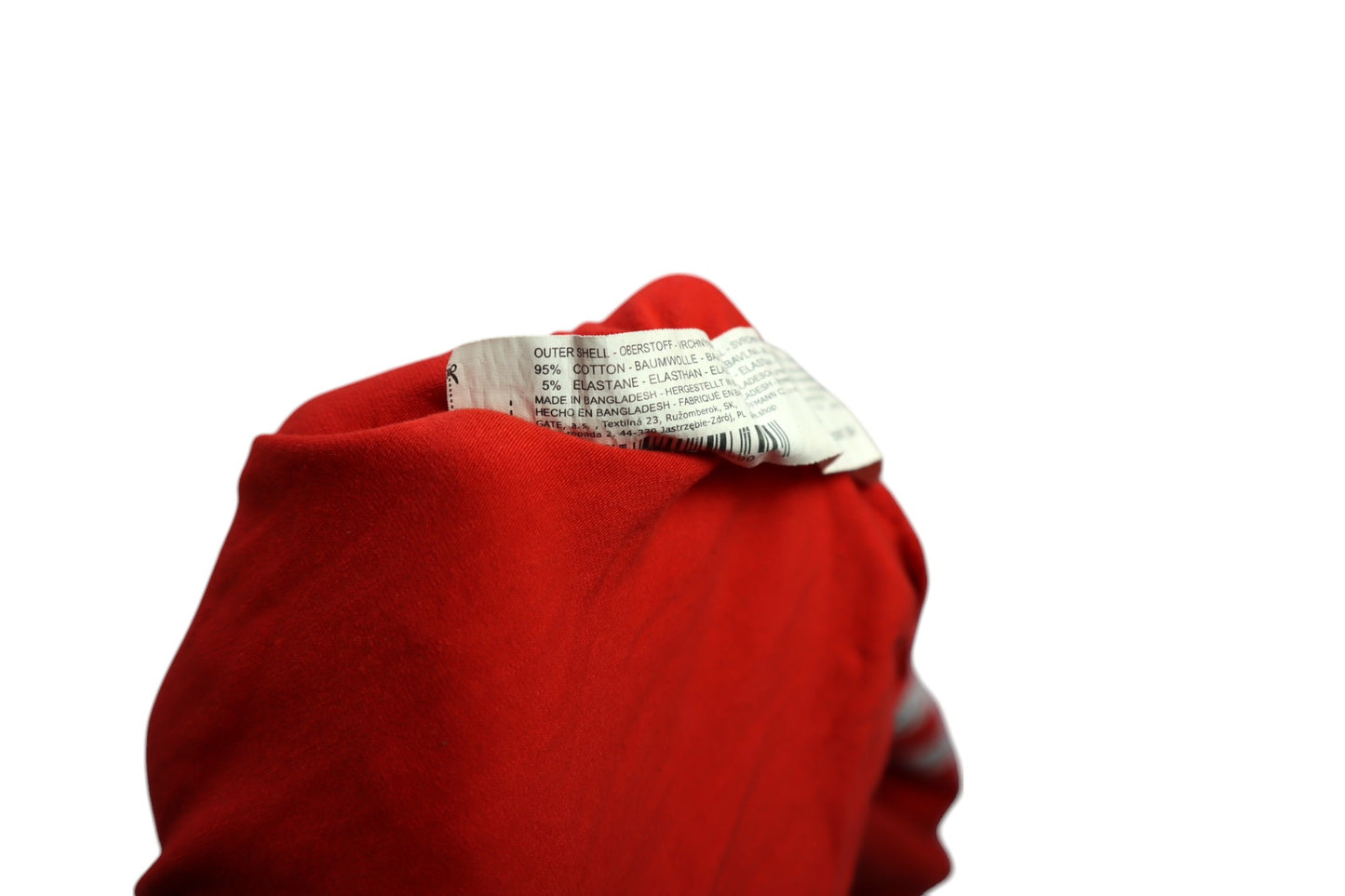 Červené tričko s nápisem