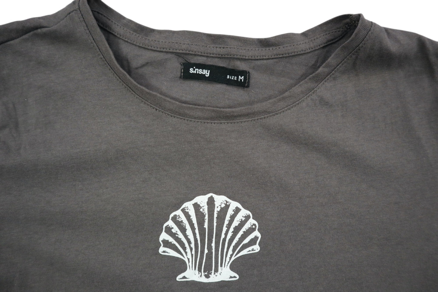 Hnědé tričko s potiskem