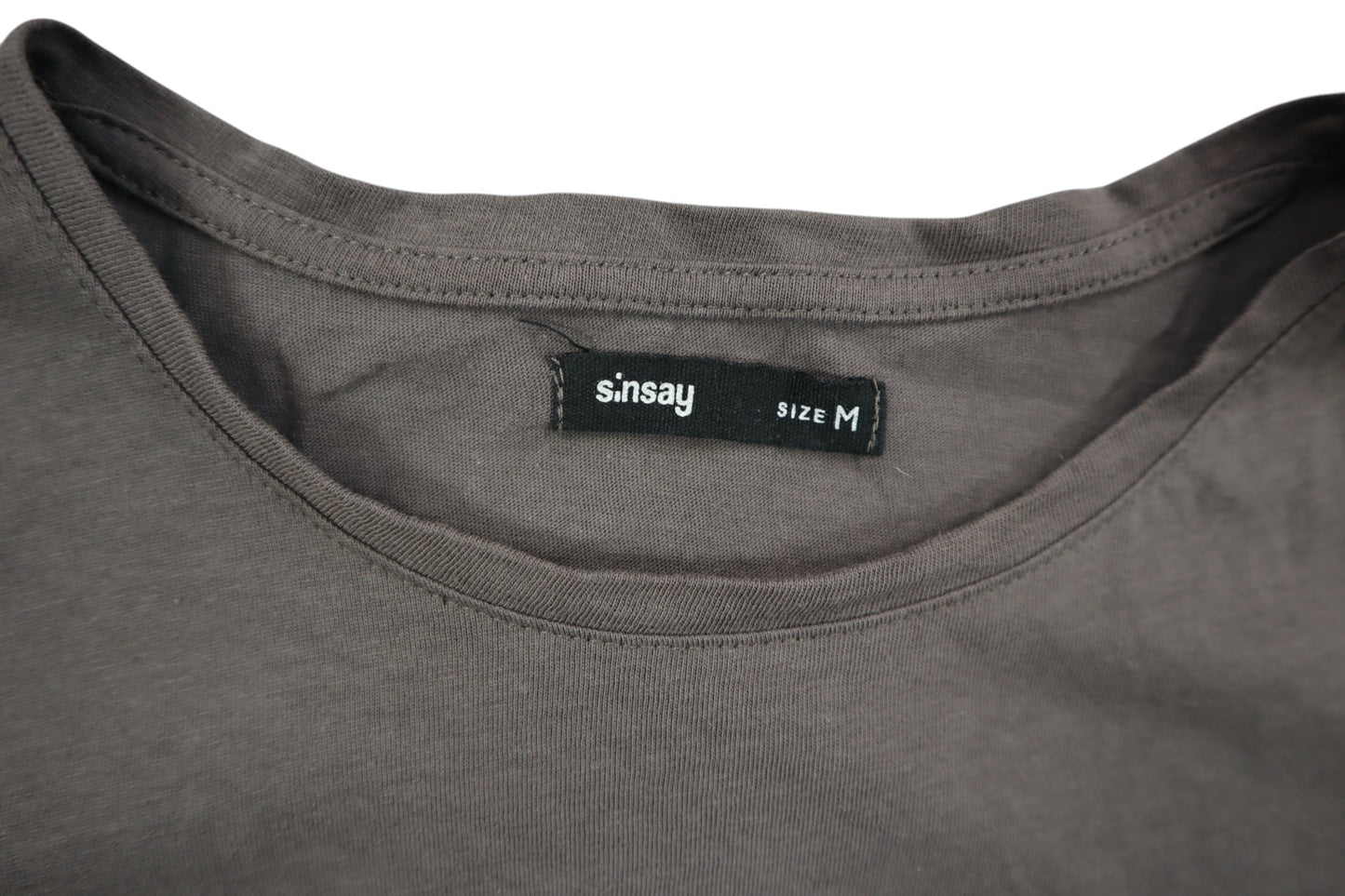 Hnědé tričko s potiskem