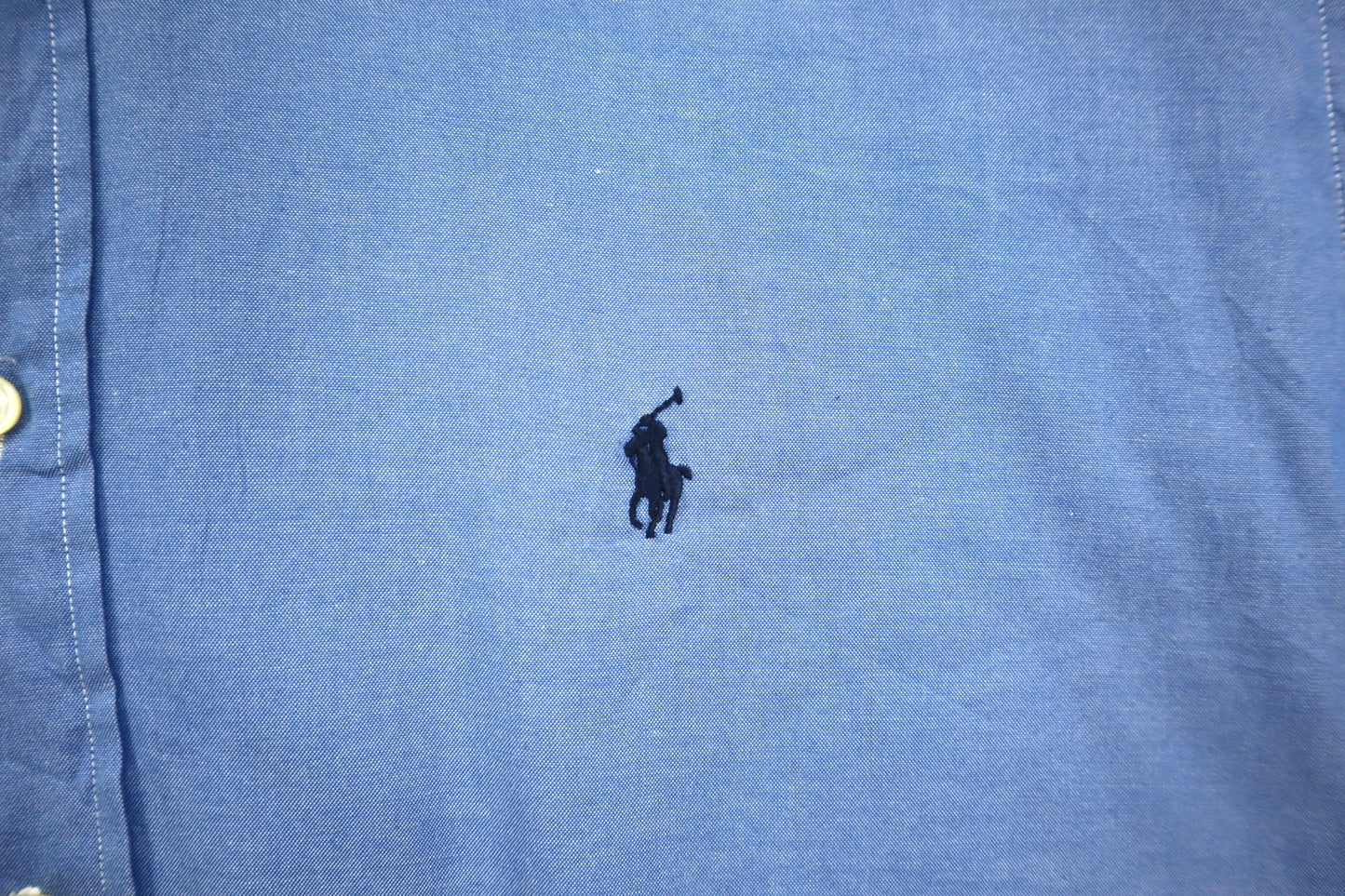 Tmavší modrá košile