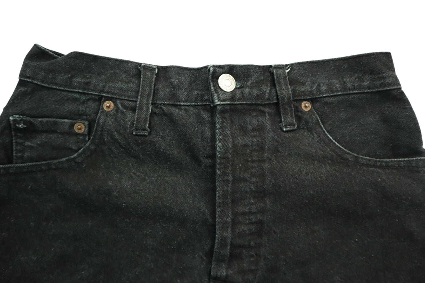 Černé roztřepané kraťasy