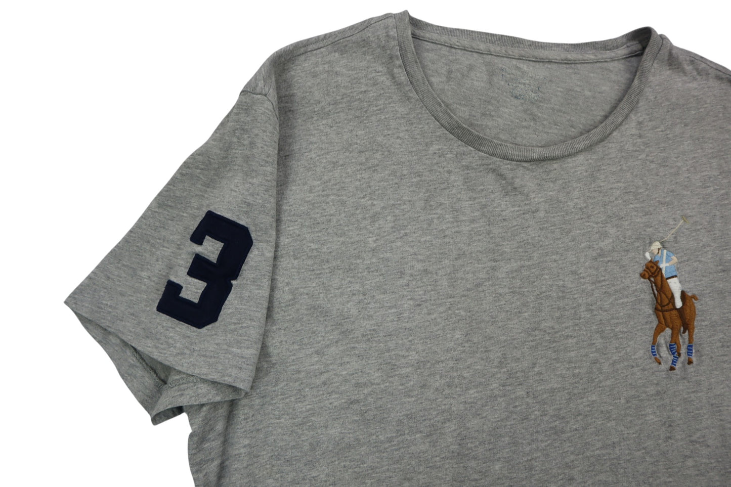 Šedé tričko s nášivkou