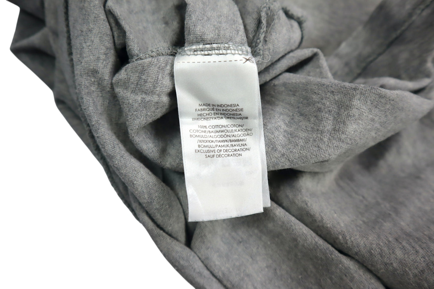 Šedé tričko s nášivkou