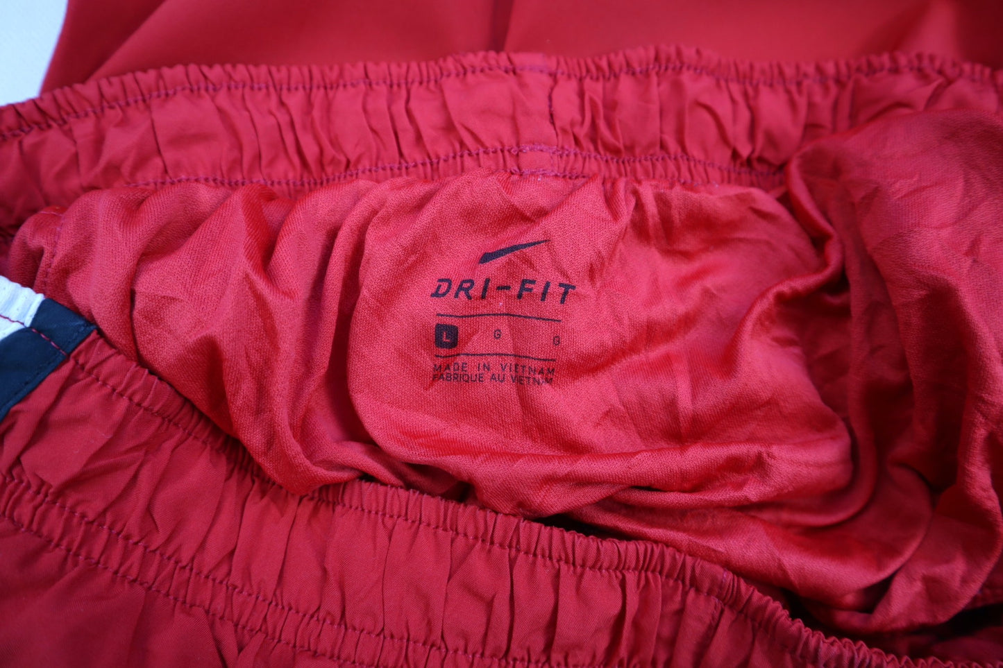 Červené sportovní kraťasy