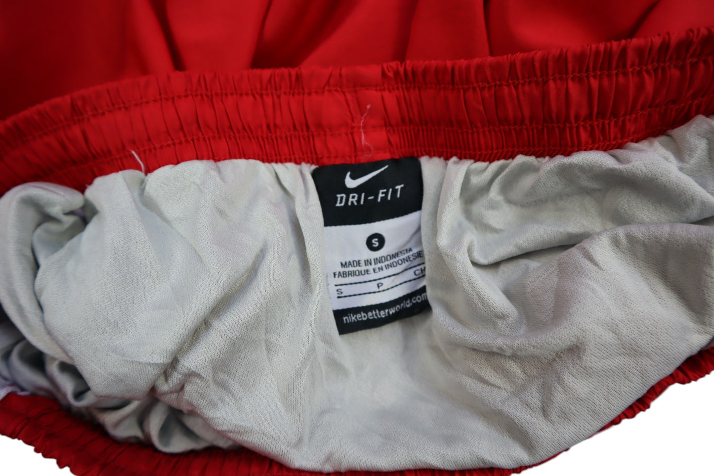 Červené sportovní kraťasy