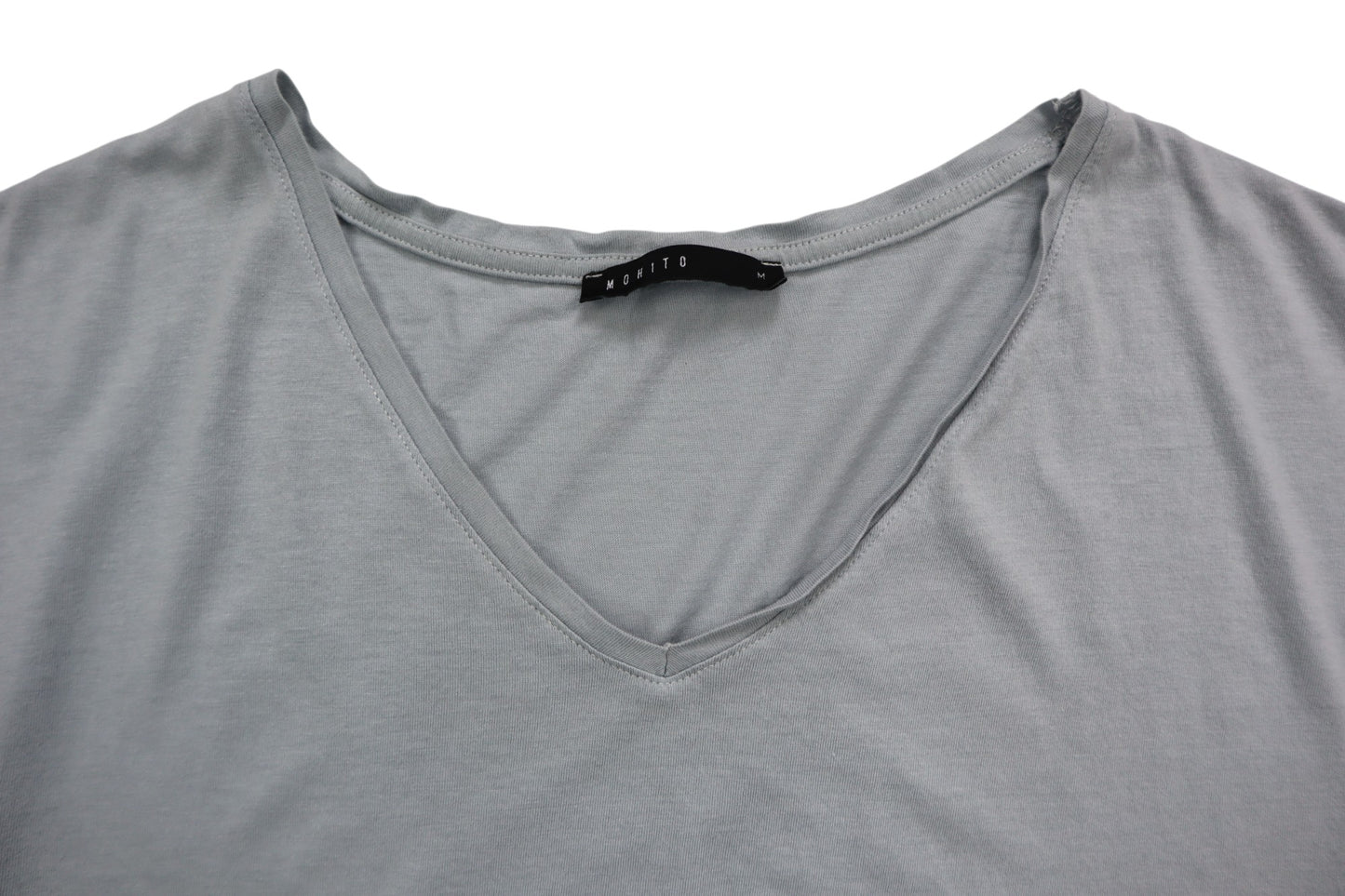 Šedé tričko do V