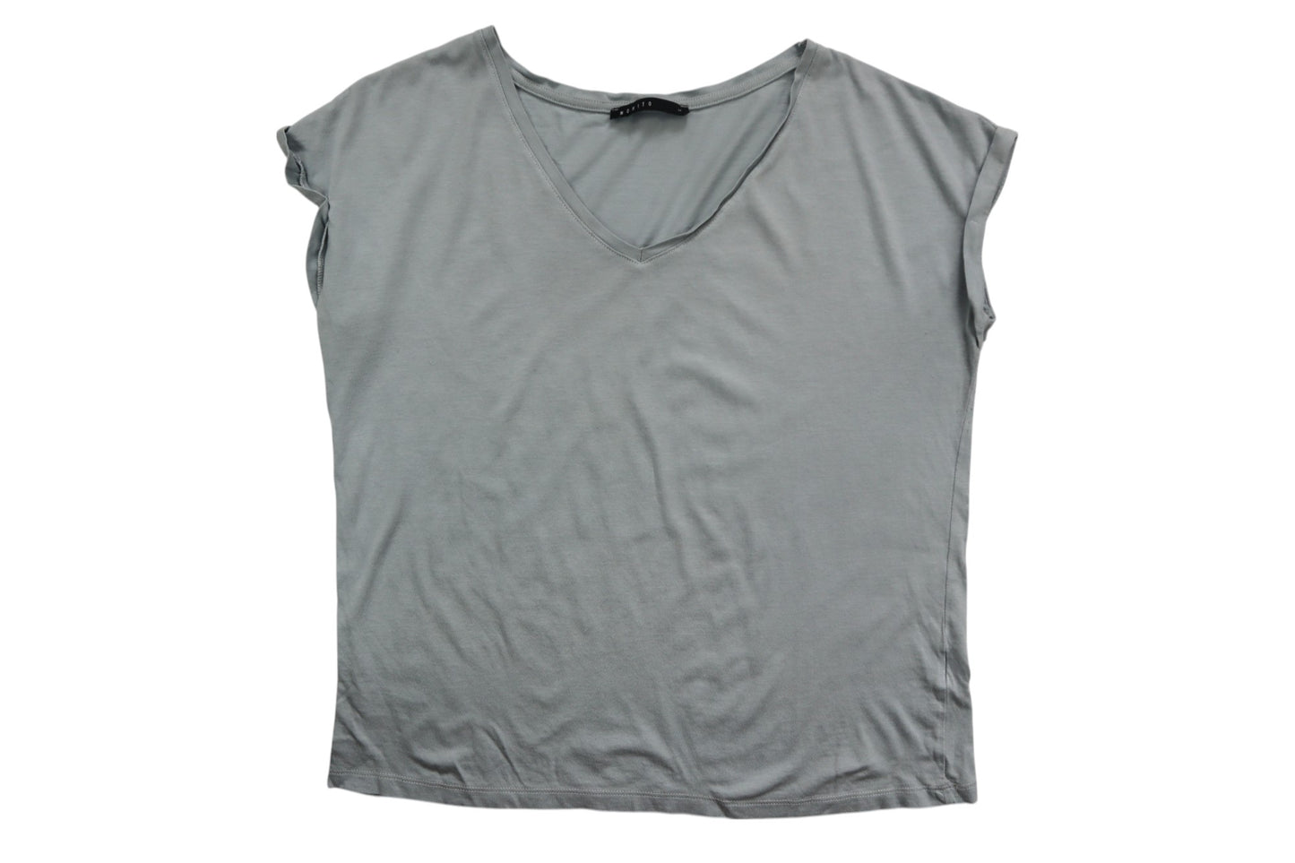 Šedé tričko do V