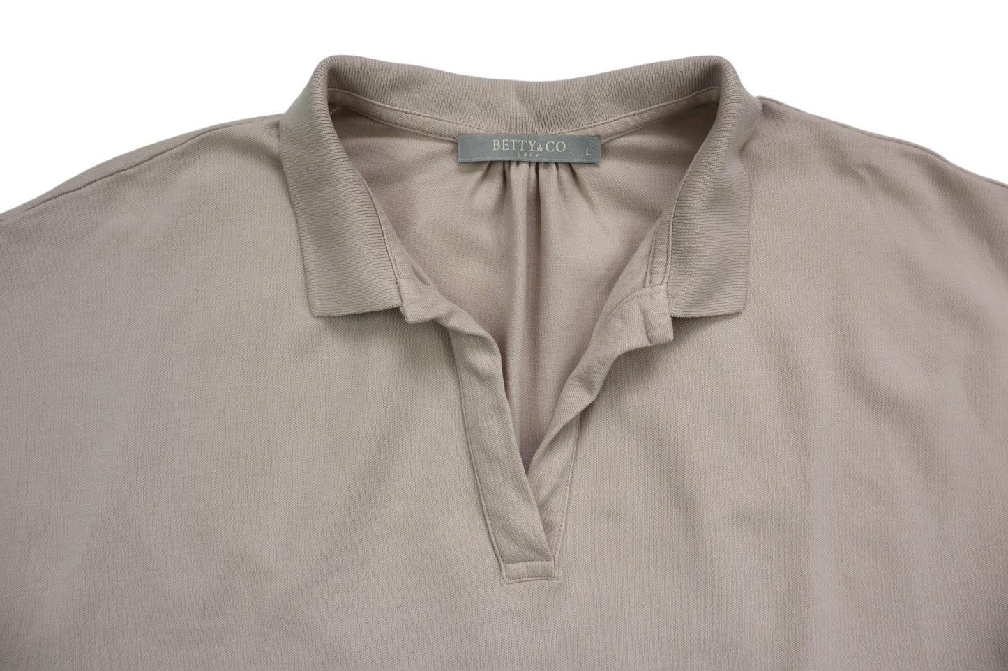 Béžové tričko s límečkem