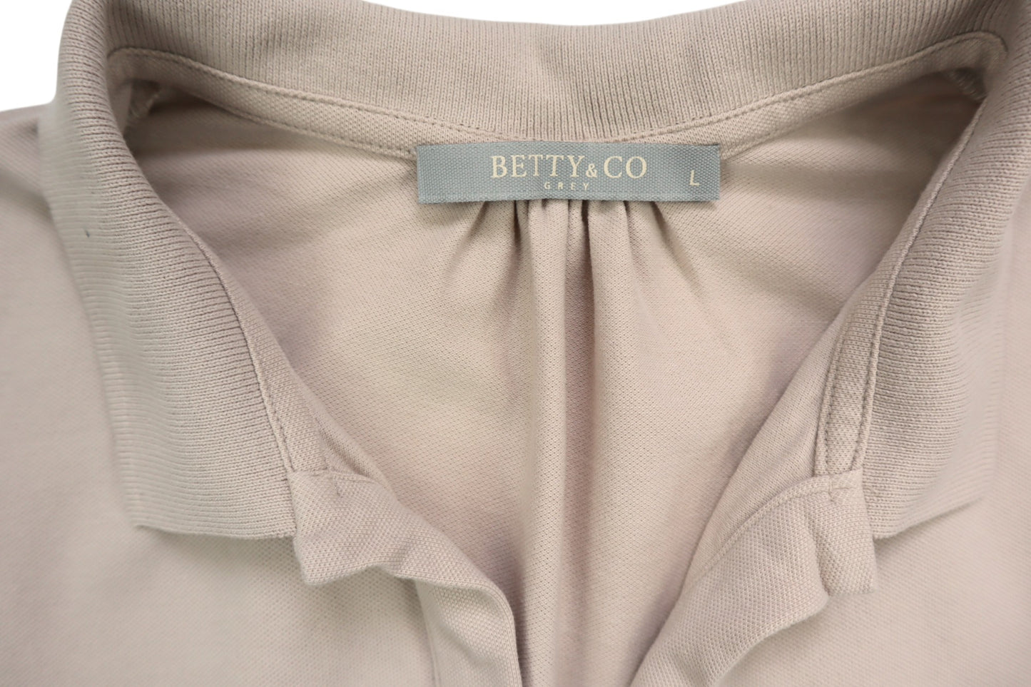 Béžové tričko s límečkem