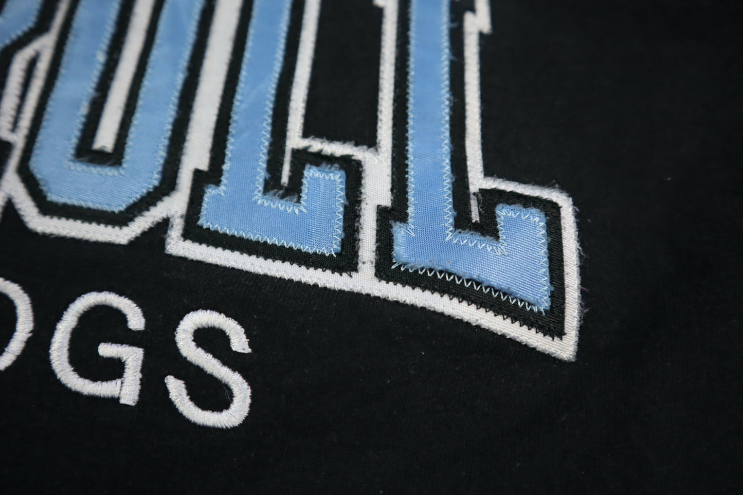 Černá mikina s nápisem