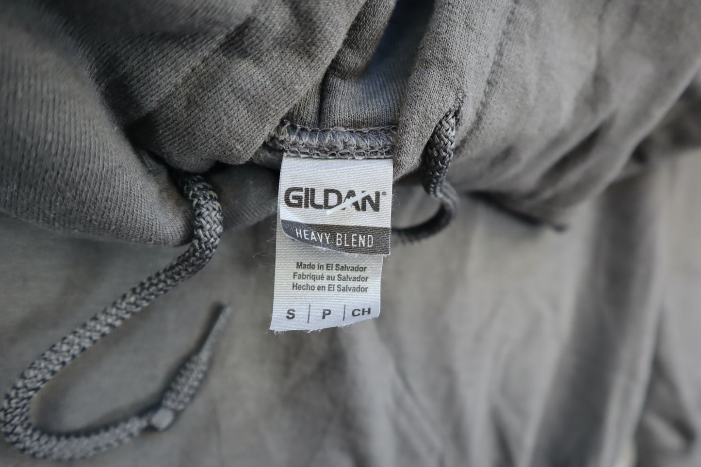 Šedá mikina s kapucí