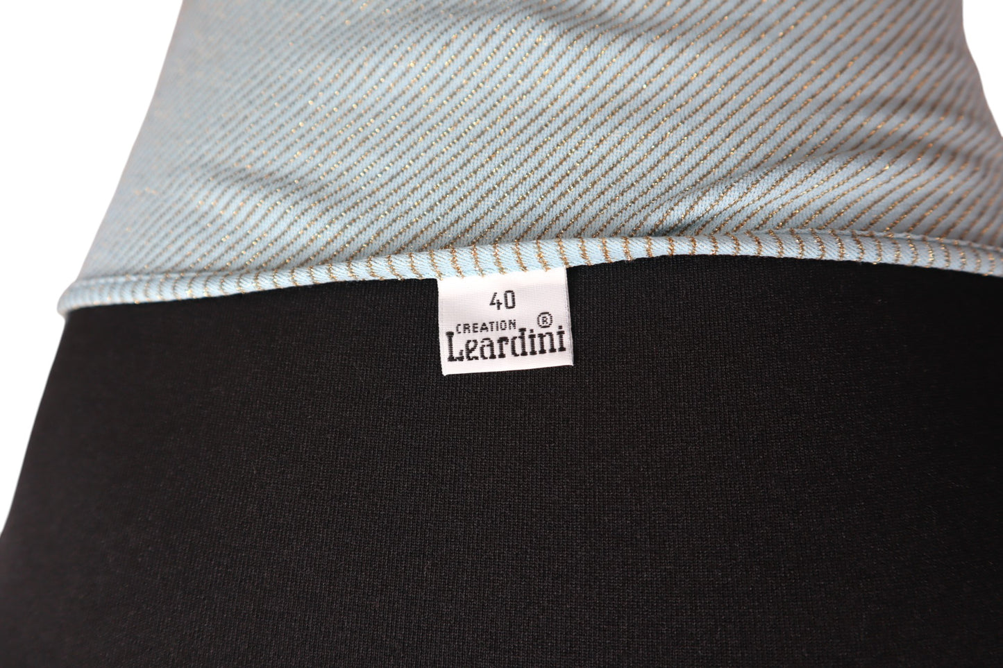 Šaty s nahými zády