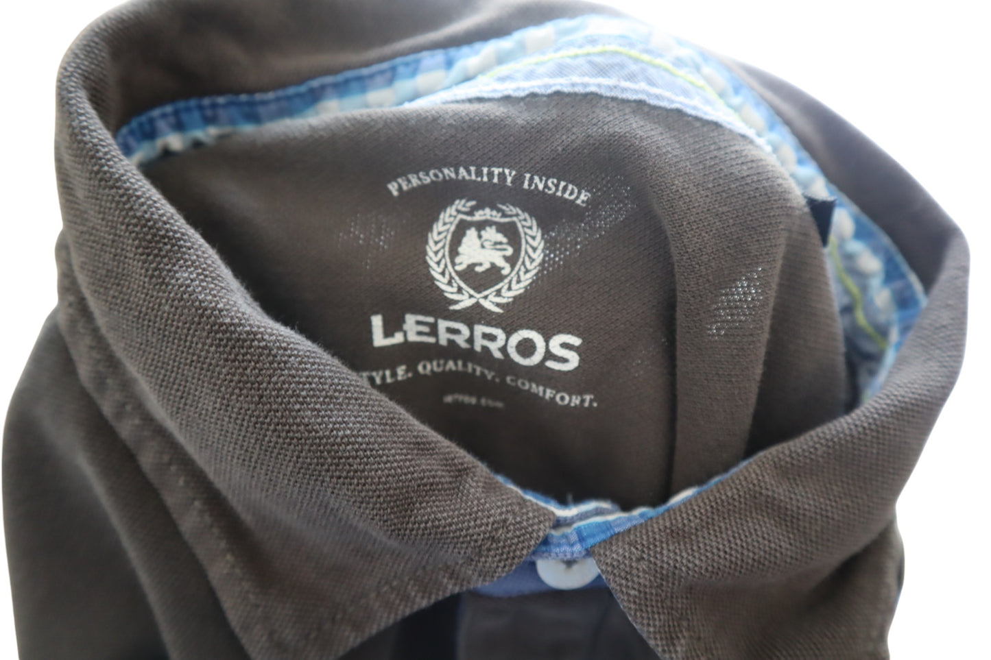 Hnědé polo s výšivkou