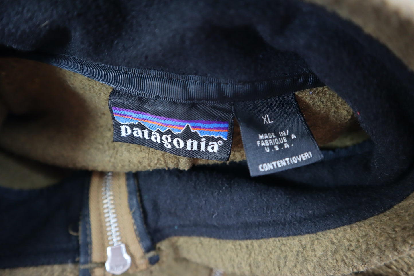 Těžká hnědá mikina