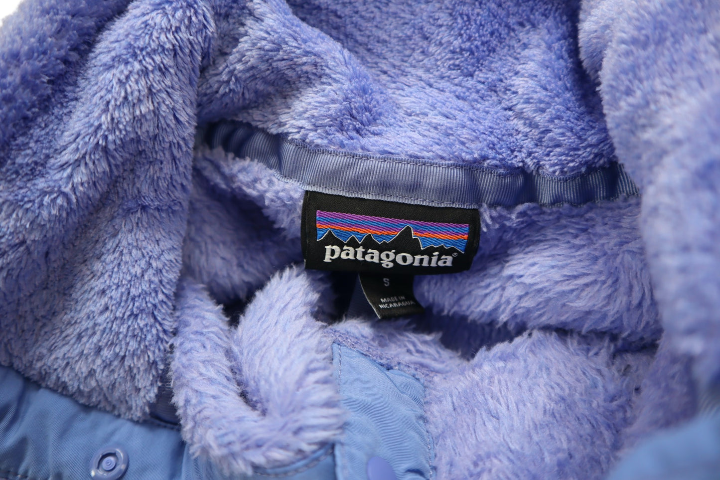 Modrá chlupatá mikina