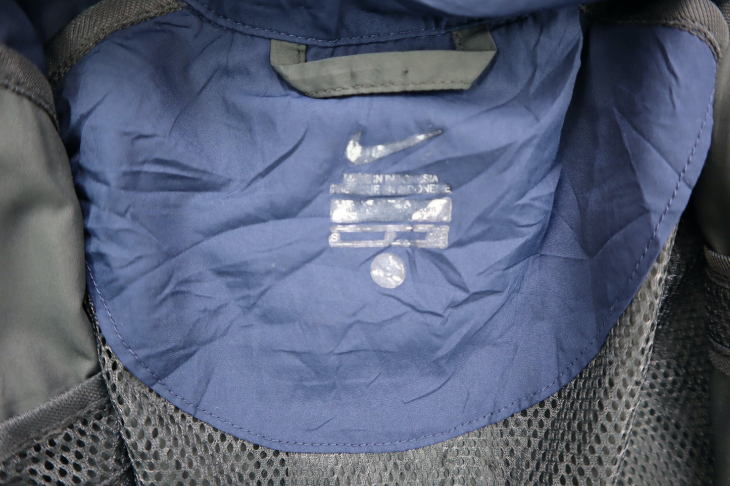 Šedo-modrá větrovka