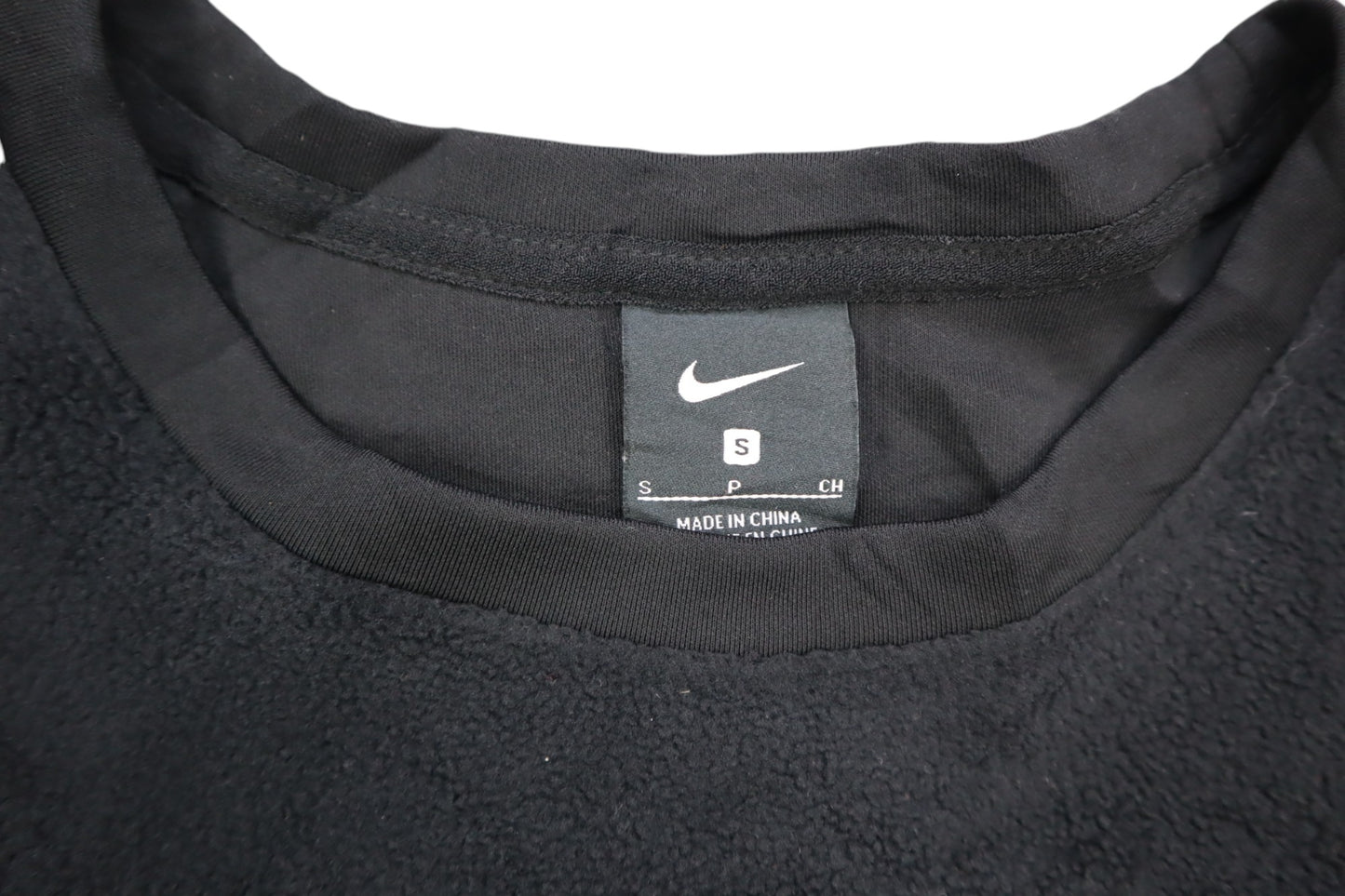 Mikina se zlatým lemem