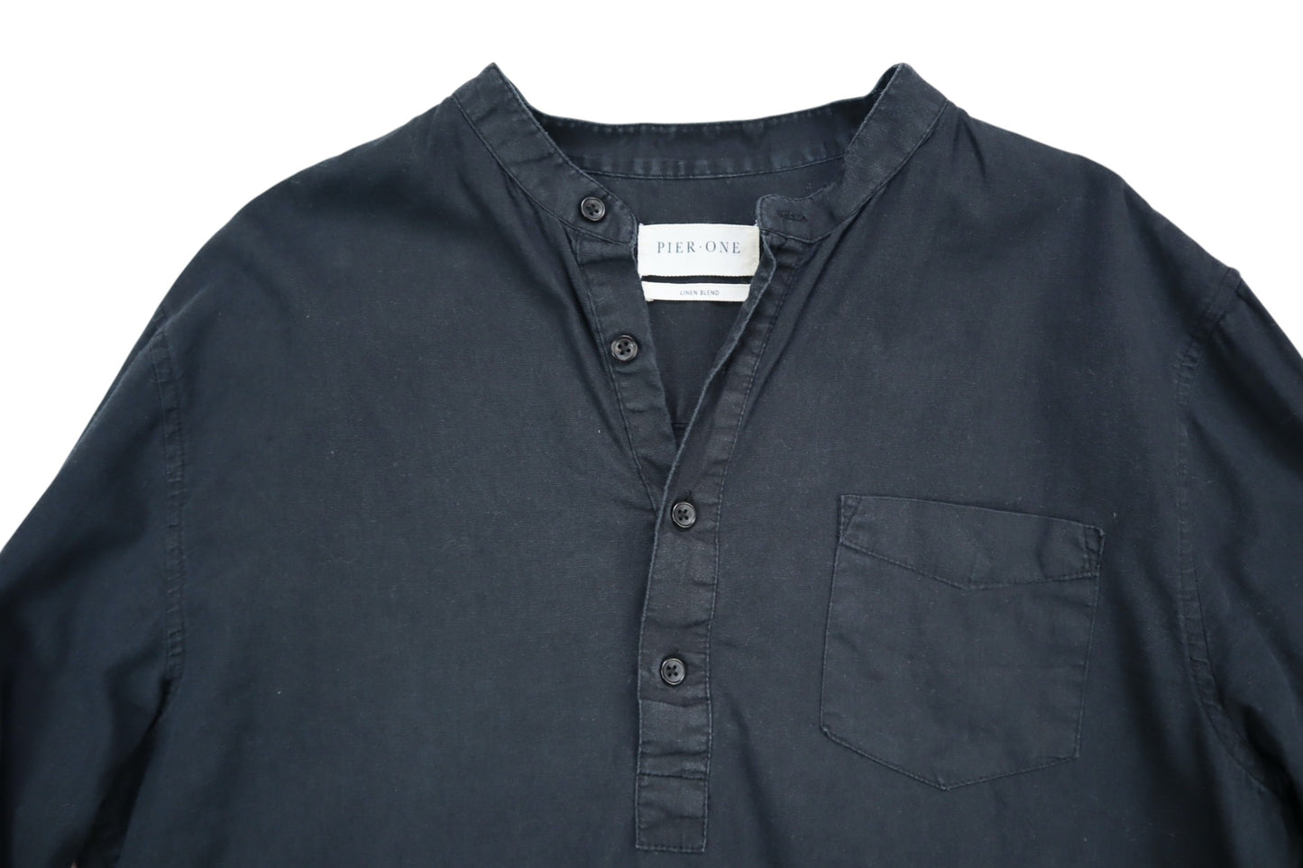 Tmavá košile bez límečku