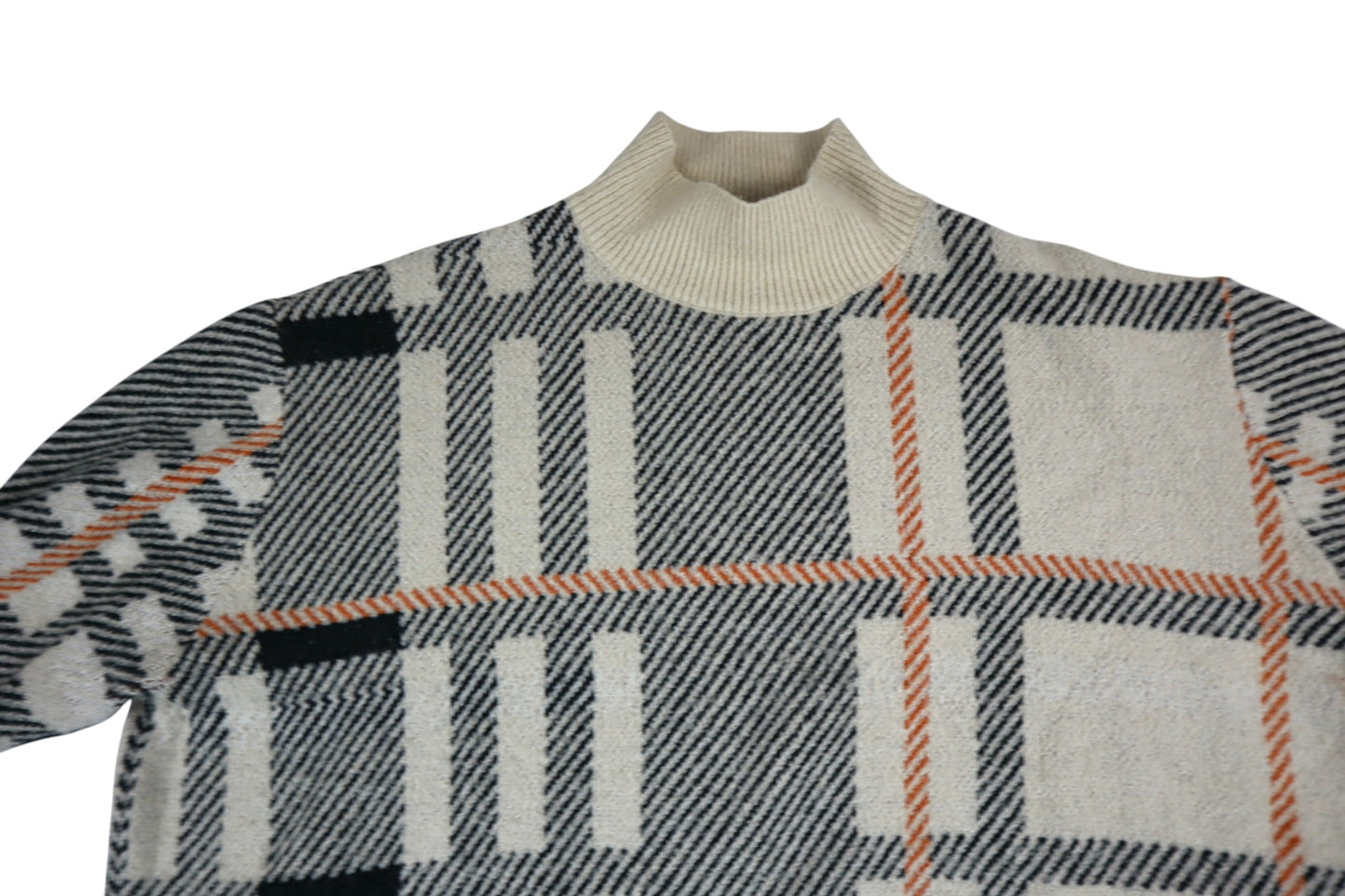 Béžové svetro šaty se vzorem