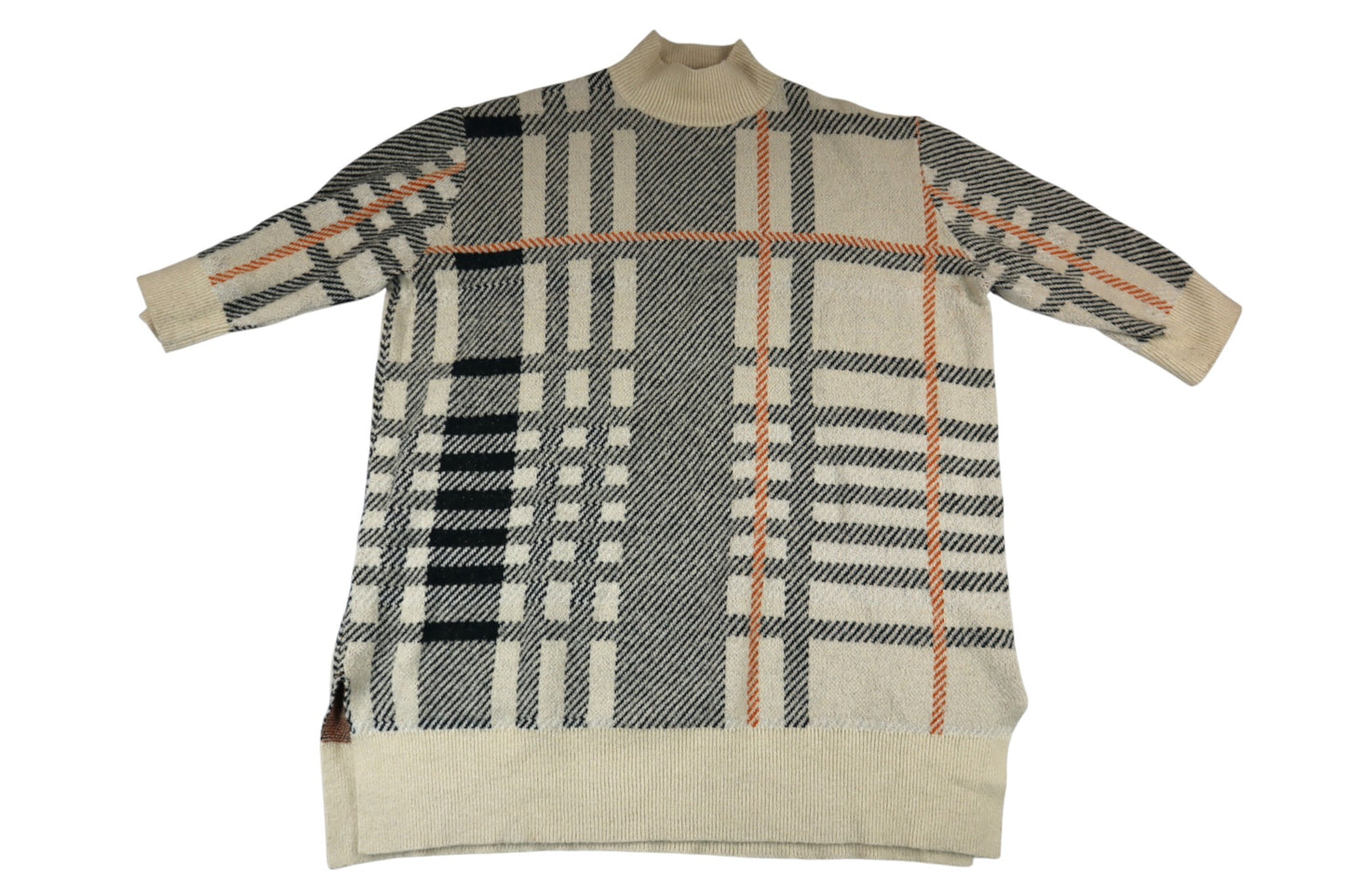 Béžové svetro šaty se vzorem