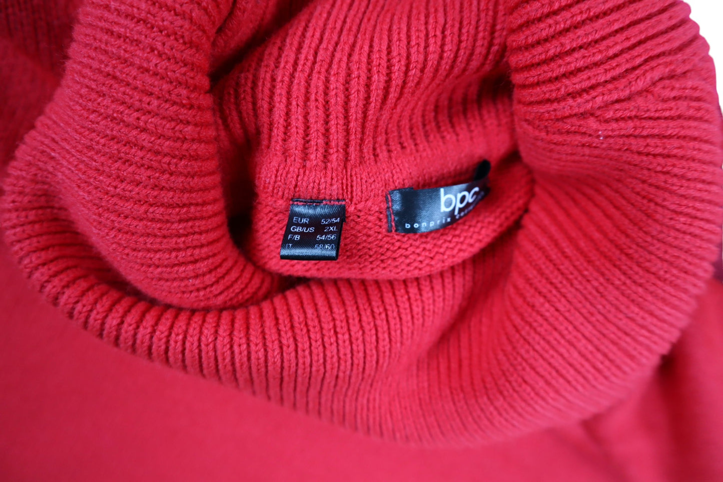 Červené svetro šaty