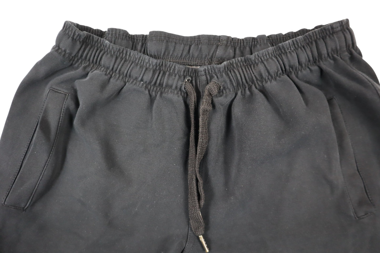 Černé teplákové kraťasy